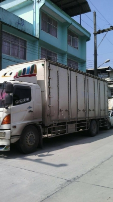 รถฮีโน่ 6 ล้อ ตู้แห้ง FG1J  220 แรงม้า. ปี 48.   ( รถวิ่ง 14x,xxx  กม. )     สนใจติดต่อ  081 - 6079515