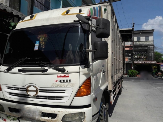 รถฮีโน่ 6 ล้อ ตู้แห้ง FG1J  220 แรงม้า. ปี 48.   ( รถวิ่ง 14x,xxx  กม. )     สนใจติดต่อ  081 - 6079515