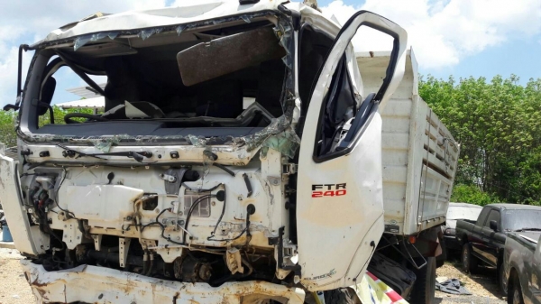 รถอีซูซุ 6 ล้อดั้ม FRR 240 แรงม้า  ปี 57.  ( * ขาย ตามสภาพ. )      สนใจติดต่อ  081 - 6079515