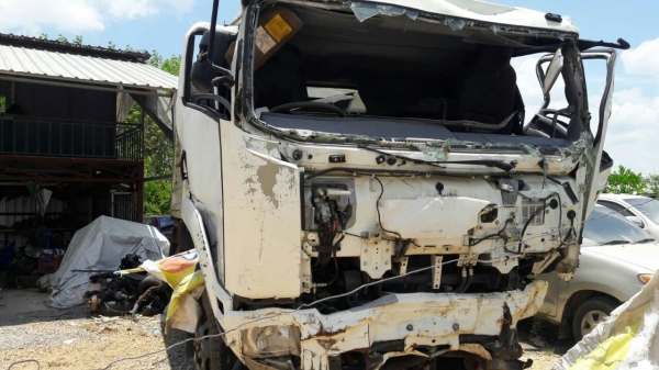 รถอีซูซุ 6 ล้อดั้ม FRR 240 แรงม้า  ปี 57.  ( * ขาย ตามสภาพ. )      สนใจติดต่อ  081 - 6079515