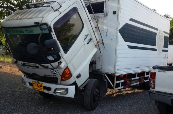 หกล้อ ฮีโน่ FC4J145ปี50 แอร์ พ.เวอร์ ตู้เย็น ช่วงยาว 5.50ม สภาพดีสวยเดิมๆพร้อมใช้งาน ทะเบียนพร้อมโอน ราคา 695,000บ ขาดเฉพาะชุดแอร์ ครับ