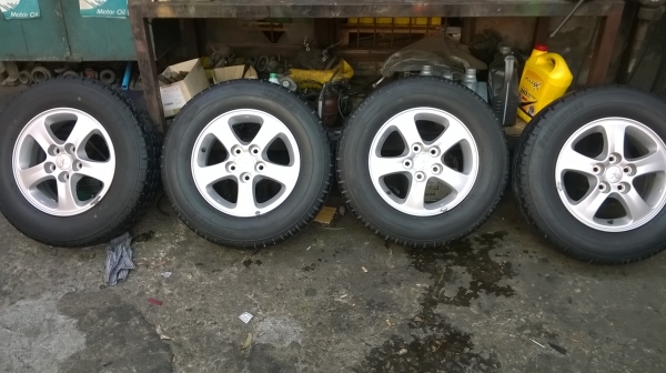 แม็กเดิมไทรทัน ขอบ15 5รู114 ยางหนาๆ พร้อมน็อตล้อ แม็กเดิมไทรทัน ขอบ15 5รู114 ยางหนาๆ พร้อมน็อตล้อ