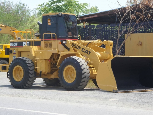 ขายด่วน!! รถตัก CAT950F เอกสารเล่มทะเบียน สภาพสวยค่ะ ขายด่วน!! รถตัก CAT950F เอกสารเล่มทะเบียน สภาพสวยค่ะ