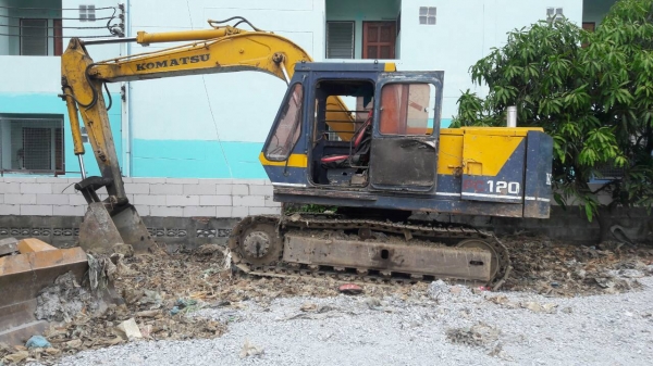 ขออนุญาติขาย pc120-2 พร้อมหัวเจาะพร้อมบุ้งกี้ราคา 380000 สนใจติดต่อ  ช่างดำ  0853224877-0988930465