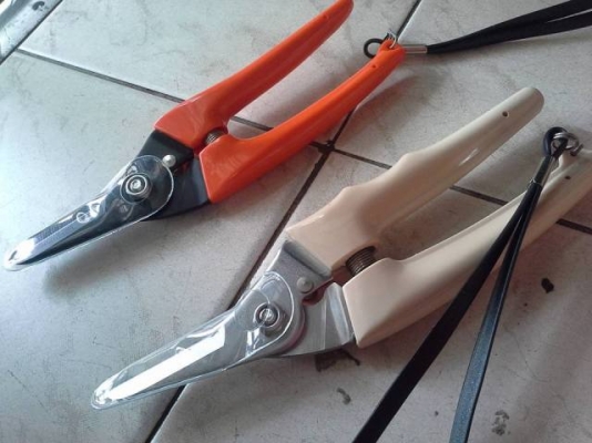ขายกรรไกรตัดกิ่งไม้ตราตะบองเพชร Saboten Made in Japan.