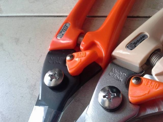 ขายกรรไกรตัดกิ่งไม้ตราตะบองเพชร Saboten Made in Japan. ขายกรรไกรตัดกิ่งไม้ตราตะบองเพชร Saboten Made in Japan.