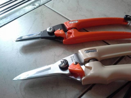 ขายกรรไกรตัดกิ่งไม้ตราตะบองเพชร Saboten Made in Japan. ขายกรรไกรตัดกิ่งไม้ตราตะบองเพชร Saboten Made in Japan.