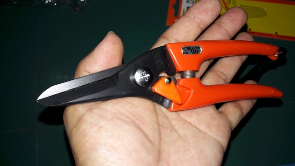 ขายกรรไกรตัดกิ่งไม้ตราตะบองเพชร Saboten Made in Japan. ขายกรรไกรตัดกิ่งไม้ตราตะบองเพชร Saboten Made in Japan.