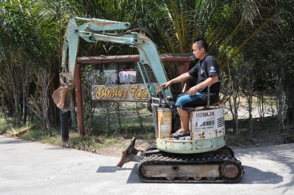 ขายแบคโฮIHI IS9UX(ขนขึ้นกระบะได้) เดิมจากญี่ปุ่น ทำงานสมบูรณ์ทุกระบบ รับรองไม่ผิดหวัง 135,000 เท่านั้น!!