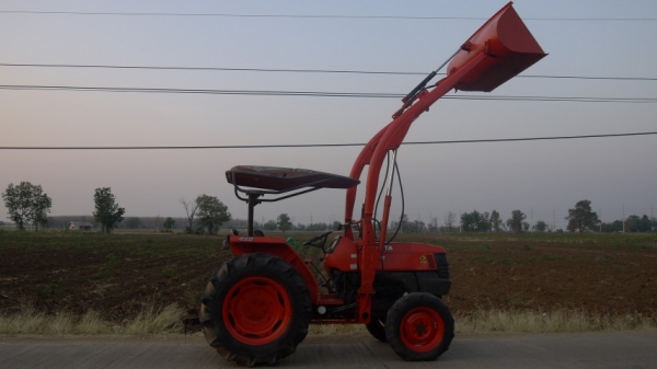 ขายชุดตัก Kubota ใส่กับ45แรงครับ สภาพใหม่ สนใจสอบถามได้ครับ