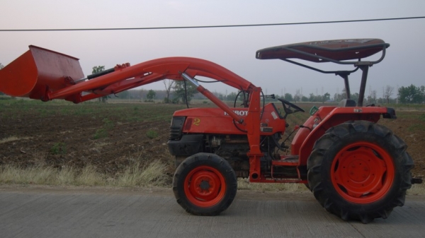 ขายชุดตัก Kubota ใส่กับ45แรงครับ สภาพใหม่ สนใจสอบถามได้ครับ