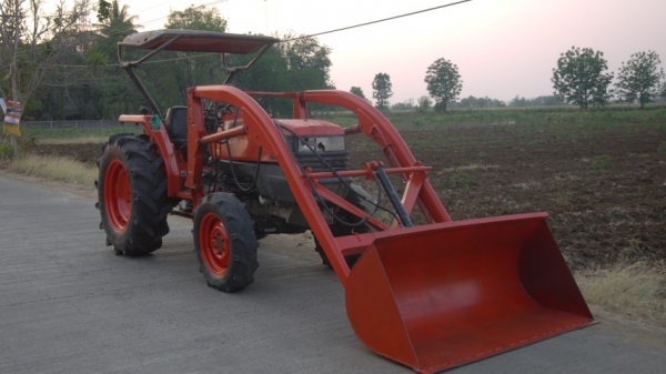 ขายชุดตัก Kubota ใส่กับ45แรงครับ สภาพใหม่ สนใจสอบถามได้ครับ