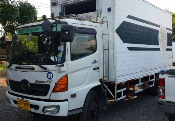 หกล้อ ฮีโน่ FC4J145ปี50ช่วงยาว5.50ม สภาพดีสวยเดิมๆใช้งานน้อยวิ่ง150,000กม เล่มทะเบียนพร้อมโอน ตู้ขาดชุดแอร์ ราคา 695,000บ ต่อรองได้