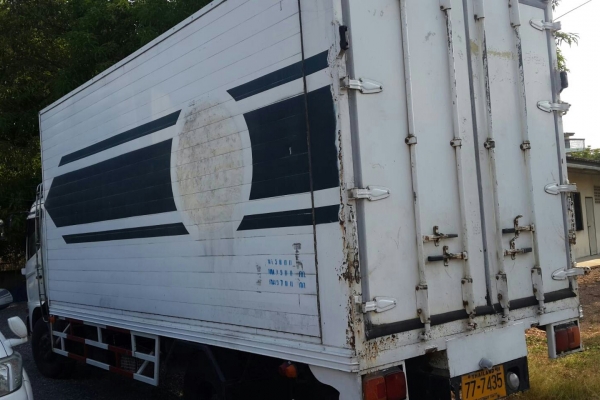 หกล้อ ฮีโน่ FC4J145ปี50ช่วงยาว5.50ม สภาพดีสวยเดิมๆใช้งานน้อยวิ่ง150,000กม เล่มทะเบียนพร้อมโอน ตู้ขาดชุดแอร์ ราคา 695,000บ ต่อรองได้