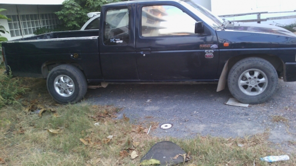 Nissan บิ็กเอ็ม จอโค้ง ปี 1996