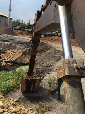 ขายรถแบคโฮ KOMATSU PC200-2 ราคา 250000 ขายรถแบคโฮ KOMATSU PC200-2 ราคา 250000