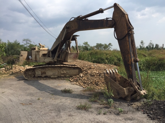 ขายรถแบคโฮ KOMATSU PC200-2 ราคา 250000