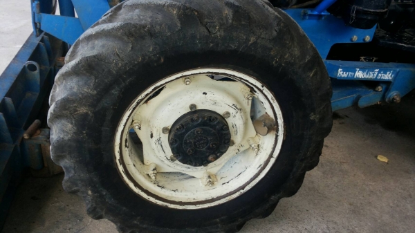 ขายรถไถ FORD NEWHOLLAND  75 แรงม้า 2 เพลา ใบมีดดันหน้า 7 จาน ราคา 750000