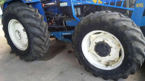 ขายรถไถ FORD NEWHOLLAND  75 แรงม้า 2 เพลา ใบมีดดันหน้า 7 จาน ราคา 750000