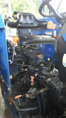 ขายรถไถ FORD NEWHOLLAND  75 แรงม้า 2 เพลา ใบมีดดันหน้า 7 จาน ราคา 750000