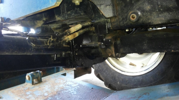 ขายรถไถ FORD NEWHOLLAND  75 แรงม้า 2 เพลา ใบมีดดันหน้า 7 จาน ราคา 750000