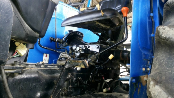 ขายรถไถ FORD NEWHOLLAND  75 แรงม้า 2 เพลา ใบมีดดันหน้า 7 จาน ราคา 750000