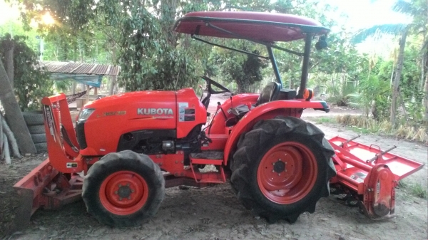 รถไถ คูโบต้า 36 แรงม้า รถสวน สีเดิม 1,1xx ชั่วโมง อุปกรณ์2ชิ้น