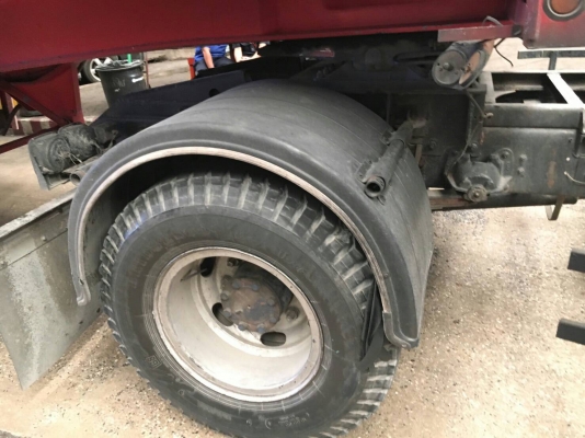 6 ล้อหัวลากนิสสัน