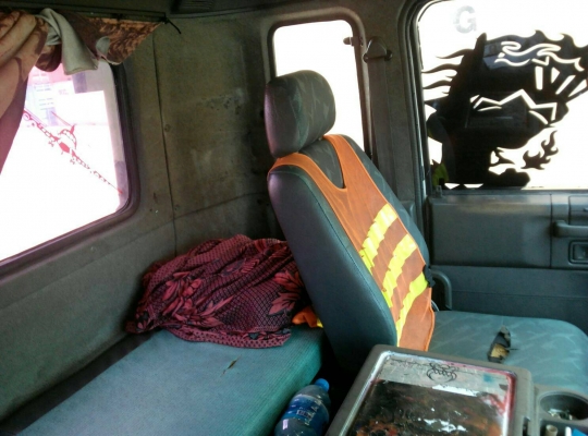 6 ล้อหัวลากนิสสัน