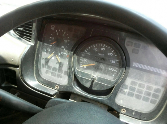 6 ล้อหัวลากนิสสัน