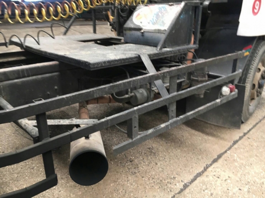 6 ล้อหัวลากนิสสัน