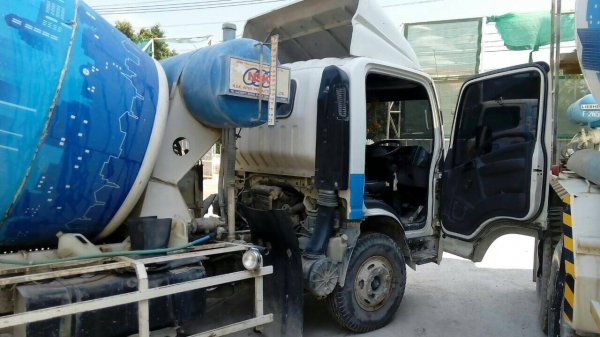 ขายรถบรรทุก 6 ล้อโม่ปูน HINO FC9J 175 แรงม้าปี 2555 มี 3 คันโม่ 3 คิว ราคาคันละ 1200000 ขายรถบรรทุก 6 ล้อโม่ปูน HINO FC9J 175 แรงม้าปี 2555 มี 3 คันโม่ 3 คิว ราคาคันละ 1200000