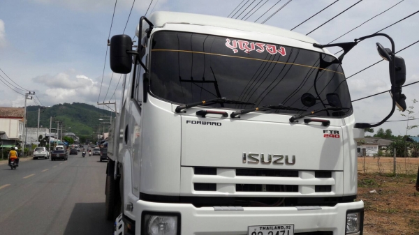 6ล้อดั้ม240แรงISUZU MP1FTR34 ปี56.ใช้น้อยมากไมล์แค่3หมื่นกิโลเอง...