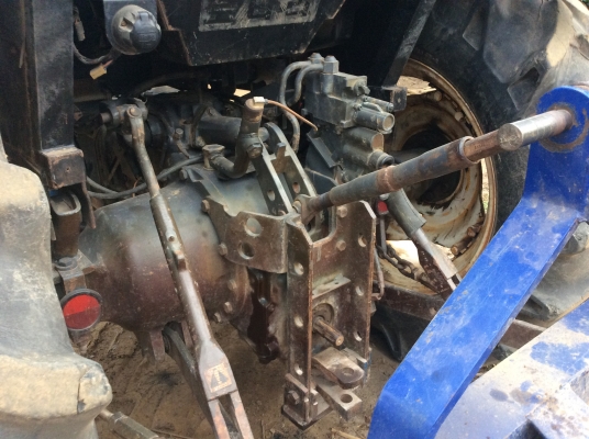 รถไถ2เพลา3สูบ FORD4630คานหน้าคาลาโร่ 65แรงมือสองประเืศอังกฤษ