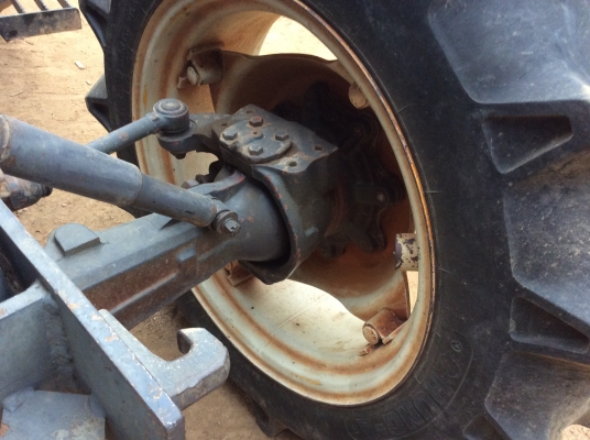 รถไถ2เพลา3สูบ FORD4630คานหน้าคาลาโร่ 65แรงมือสองประเืศอังกฤษ