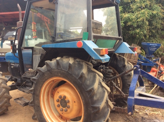 รถไถ2เพลา3สูบ FORD4630คานหน้าคาลาโร่ 65แรงมือสองประเืศอังกฤษ