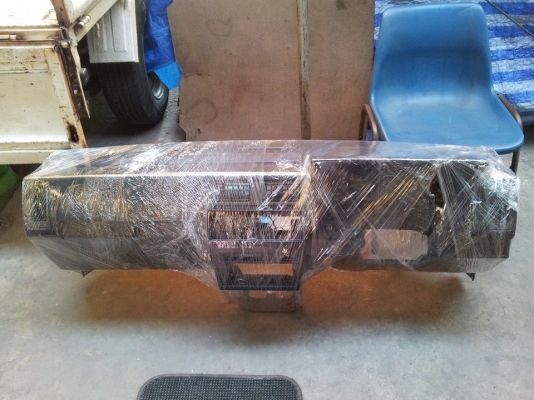 นวมคอนโซล Datsun 4WD รุ่นจอเหลี่ยม ไมล์ดีเซลTD27 A/T