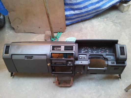 นวมคอนโซล Datsun 4WD รุ่นจอเหลี่ยม ไมล์ดีเซลTD27 A/T