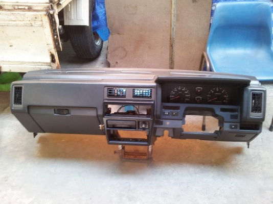 นวมคอนโซล Datsun 4WD รุ่นจอเหลี่ยม ไมล์ดีเซลTD27 A/T