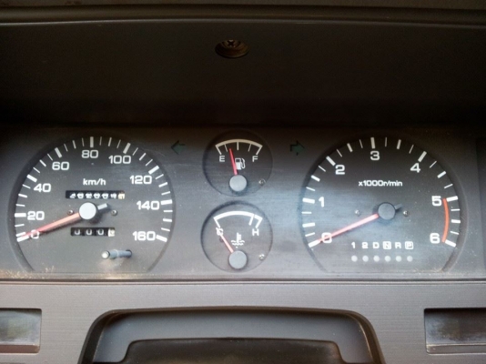 นวมคอนโซล Datsun 4WD รุ่นจอเหลี่ยม ไมล์ดีเซลTD27 A/T