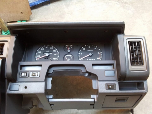 นวมคอนโซล Datsun 4WD รุ่นจอเหลี่ยม ไมล์ดีเซลTD27 A/T