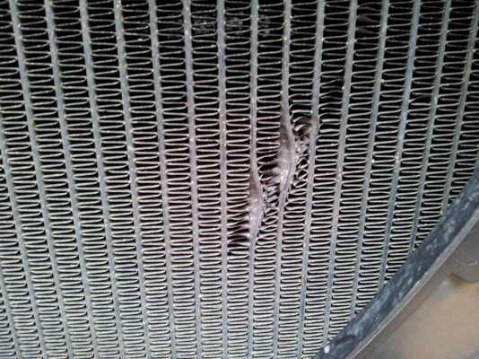 หม้อน้ำ NISSAN ดีเซล TD27 A/T แท้ญี่ปุ่น