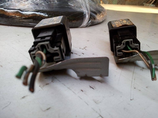 รีเลย์ flasher ไฟเลี้ยว NISSAN แท้ญี่ปุ่น รีเลย์ flasher ไฟเลี้ยว NISSAN แท้ญี่ปุ่น