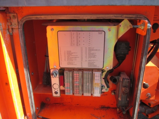 ขายรถบดสั่นสะเทือน ยี่ห้อ HAMM รุ่น 3518 ซีเรียล 61550 ปี 2004 นำเข้าจากต่างประเทศ พร้อมชุดแจ้งจำหน่าย ขายรถบดสั่นสะเทือน ยี่ห้อ HAMM รุ่น 3518 ซีเรียล 61550 ปี 2004 นำเข้าจากต่างประเทศ พร้อมชุดแจ้งจำหน่าย