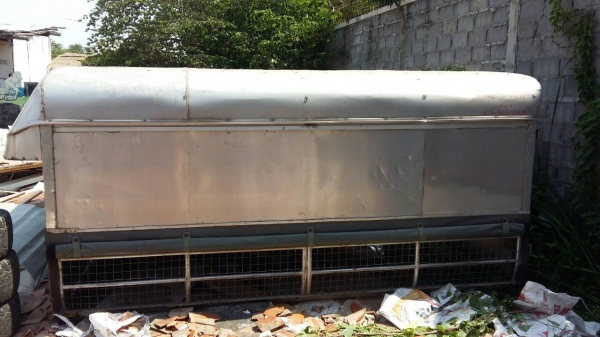 ขาย คอกหลังคาสูง 4ล้อ ขนาด1.70&times;3.00ม. สภาพสวย ไม่รั่ว ผ้าใบด้านข้างไม่รั่ว