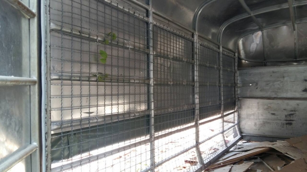 ขาย คอกหลังคาสูง 4ล้อ ขนาด1.70&times;3.00ม. สภาพสวย ไม่รั่ว ผ้าใบด้านข้างไม่รั่ว