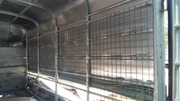 ขาย คอกหลังคาสูง 4ล้อ ขนาด1.70&times;3.00ม. สภาพสวย ไม่รั่ว ผ้าใบด้านข้างไม่รั่ว