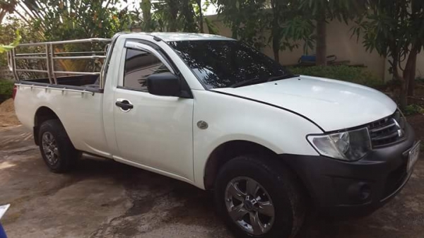 ขายรถที่บ้านด่วนสวยพร้อมใช้ปี10 เบนซิน+CNG3ถังวิ่งยาวๆเครื่องช่วงล่างดีคัทซีสวย