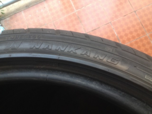 ยาง นันกัง 225 35 18 ปี15 สภาพสวยดอกเต็มชุดละ