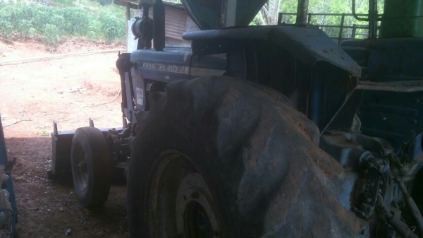 ขายรถไถ ฟอร์ด 77 เอกสารเล่มทะเบียน เพลาเดี่ยว ใบมีดดันหน้า 7 จาน ราคา 200000
